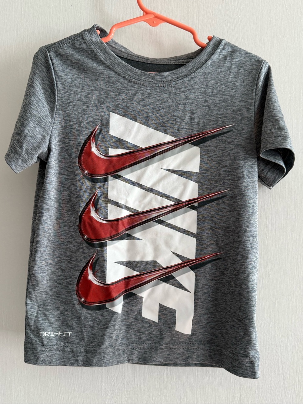 Nike Gray Short Sleeve Tee with Red Swoosh Size 3-4